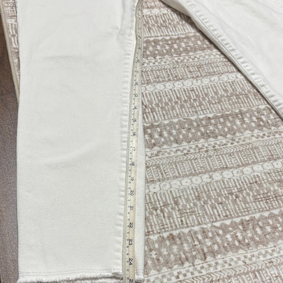 Ralph Lauren Women's Straight Leg Ankle Jeans in White with Raw Hem - Picture 7 of 13